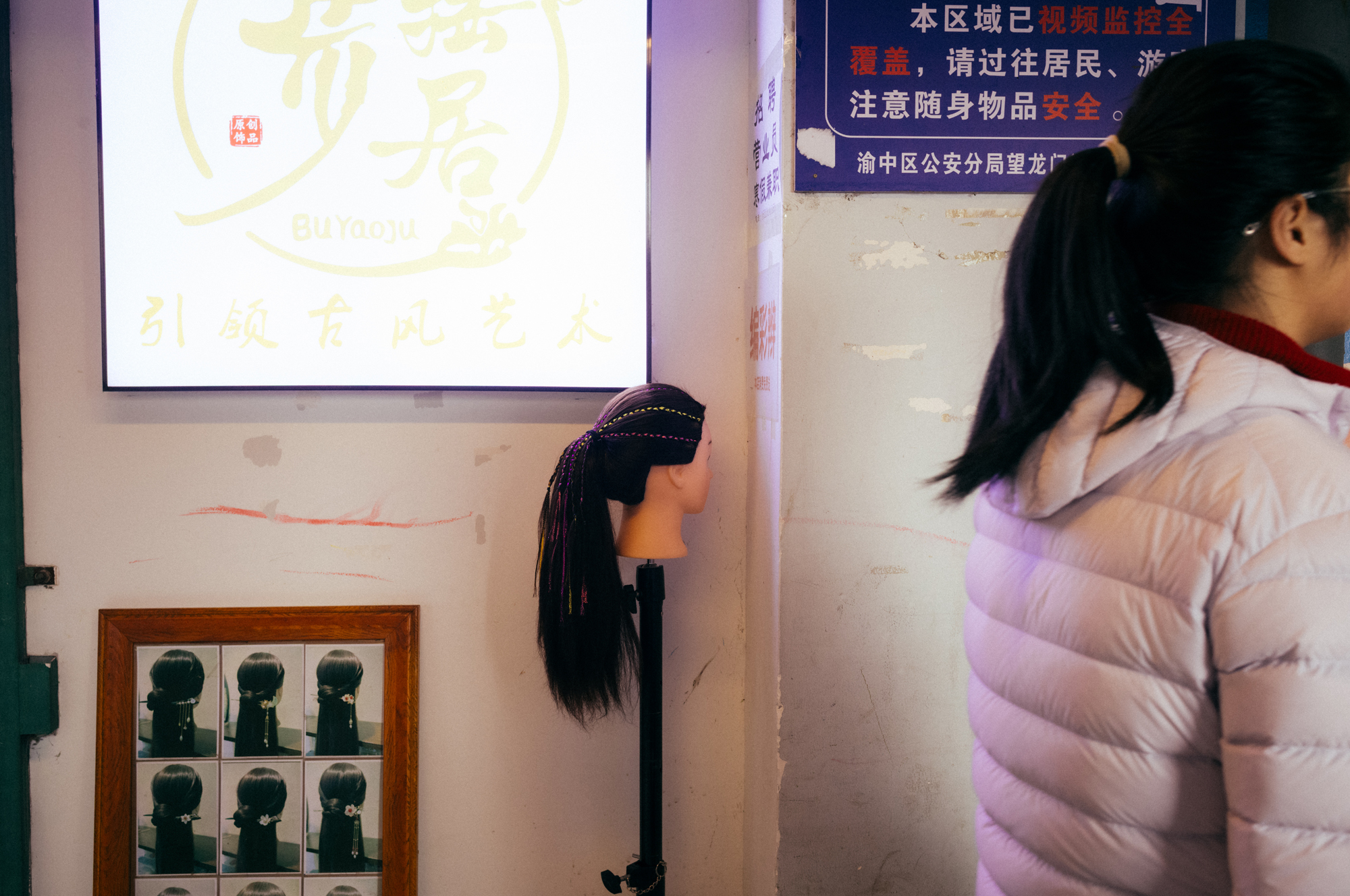 Mike Chudley: Immortalizing Extraordinary Moments Through Street Photography