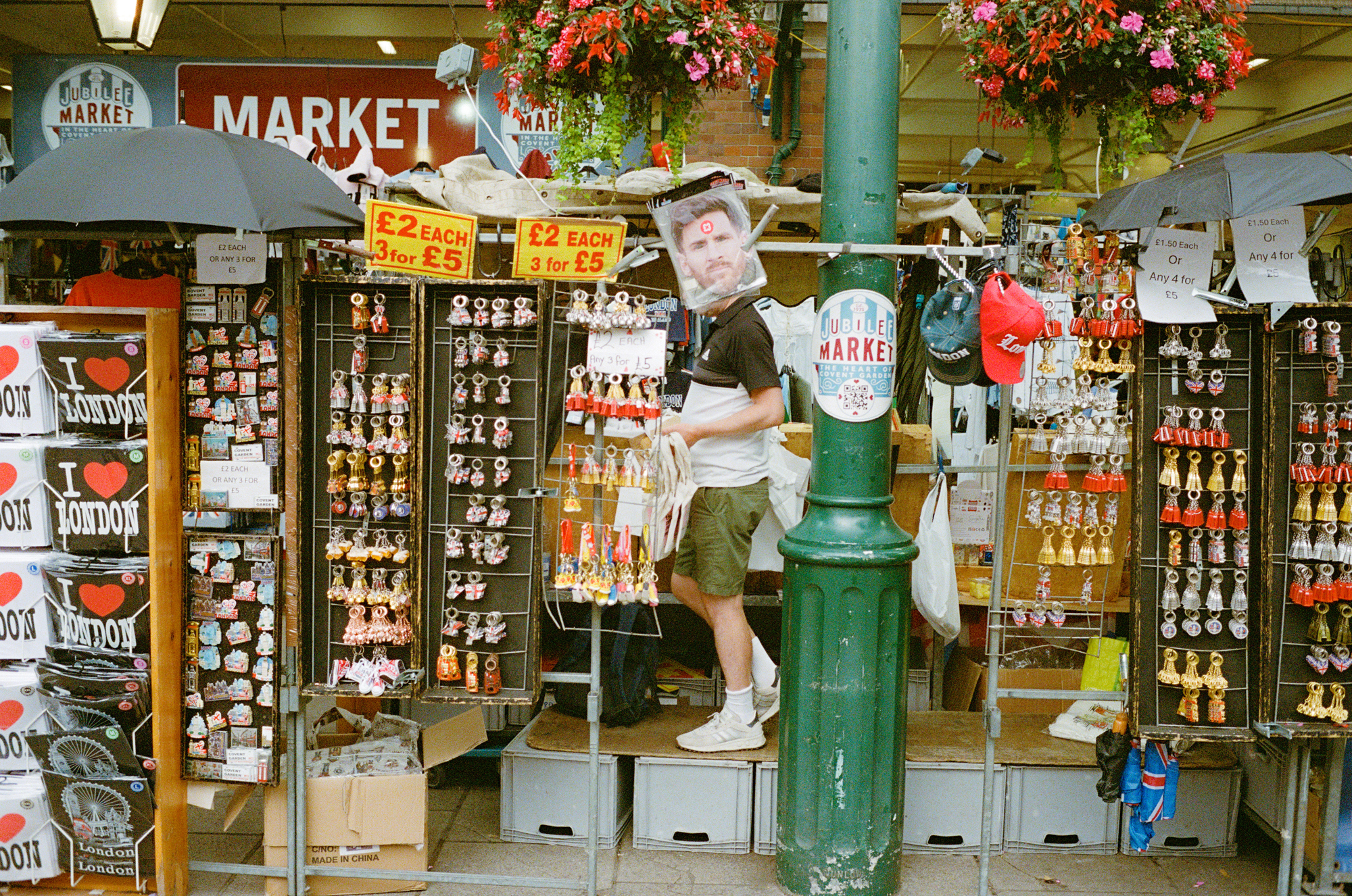 Mike Chudley: Immortalizing Extraordinary Moments Through Street Photography